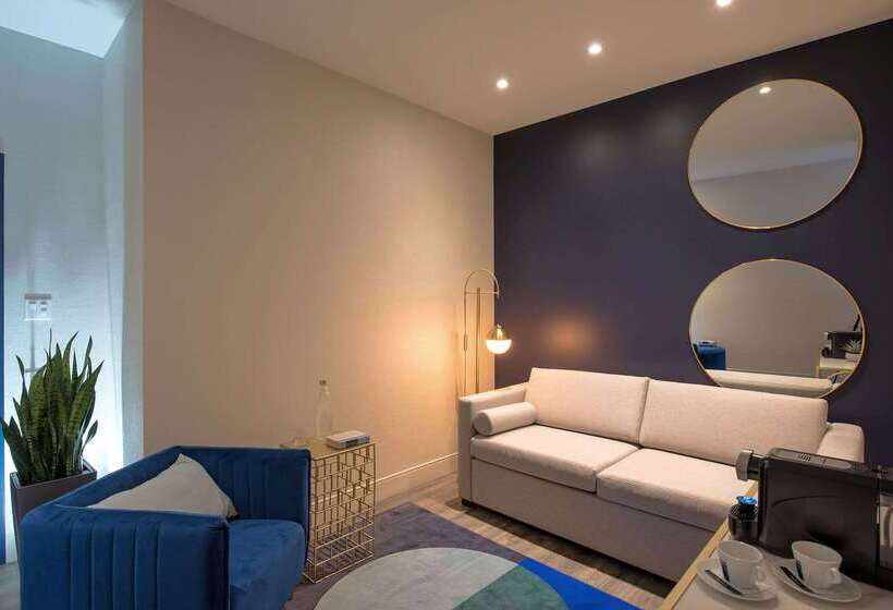 Royal William, Ascend Hotel Collection