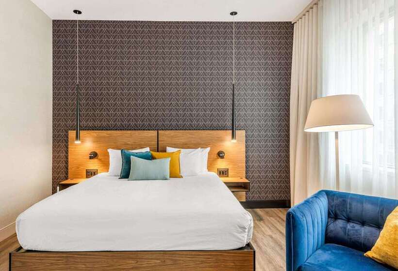 Royal William, Ascend Hotel Collection