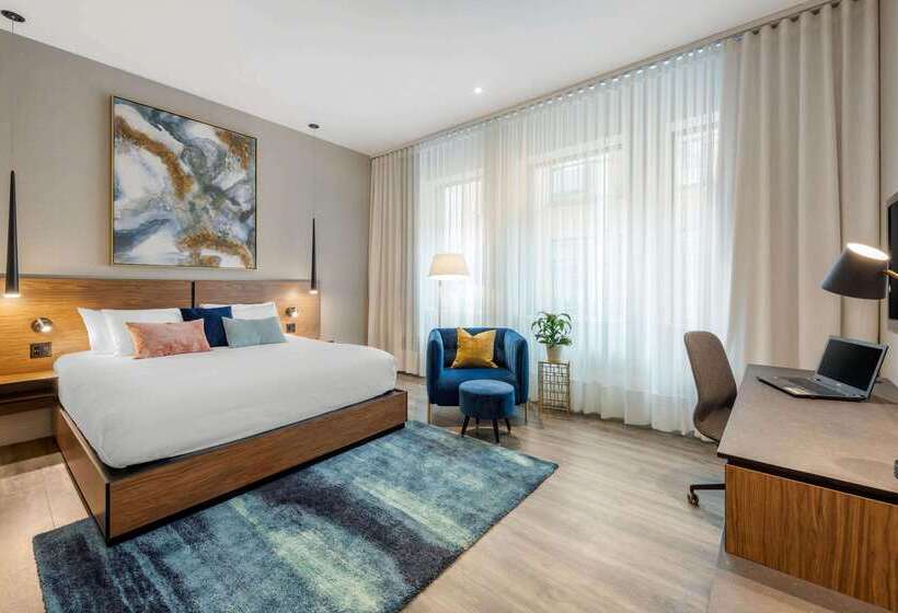 Royal William, Ascend Hotel Collection