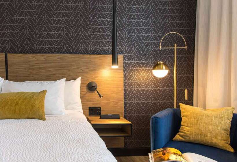 Royal William, Ascend Hotel Collection