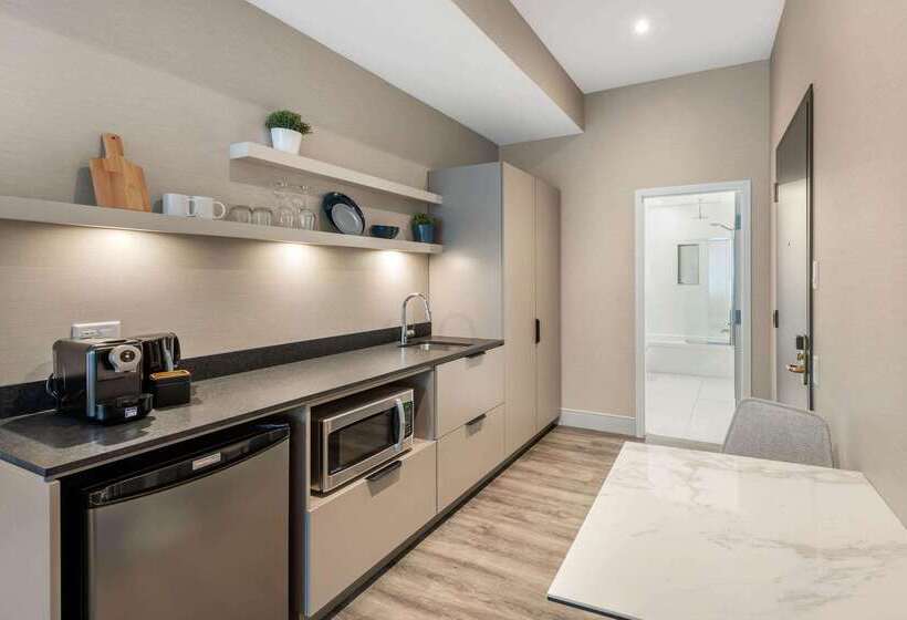 Royal William, Ascend Hotel Collection