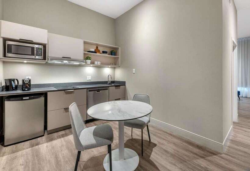 Royal William, Ascend Hotel Collection