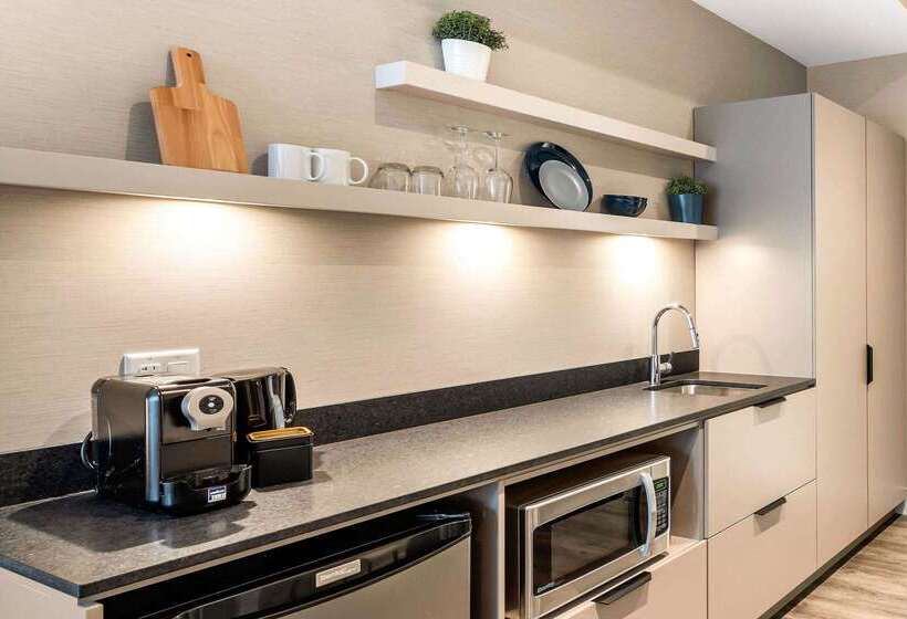 Royal William, Ascend Hotel Collection