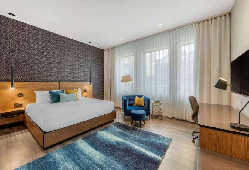 Royal William, Ascend Hotel Collection