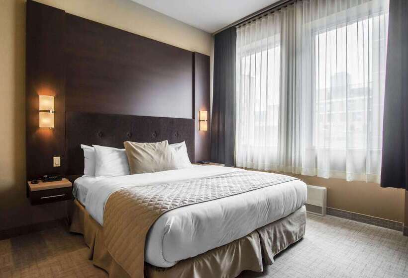 Royal William, Ascend Hotel Collection