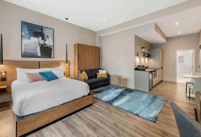 Royal William, Ascend Hotel Collection