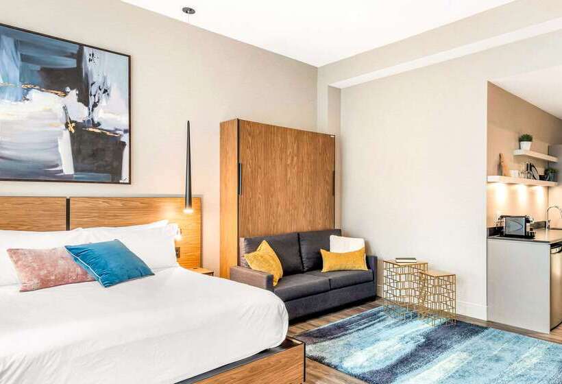 Royal William, Ascend Hotel Collection