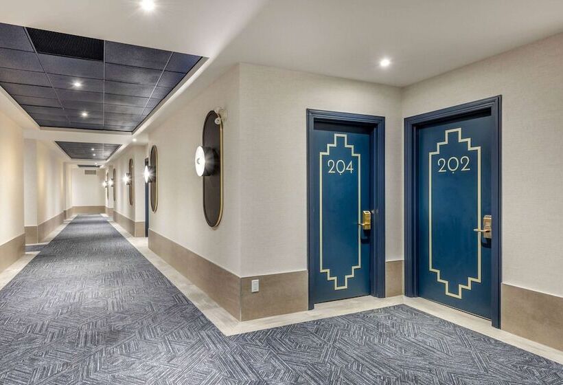 Royal William, Ascend Hotel Collection