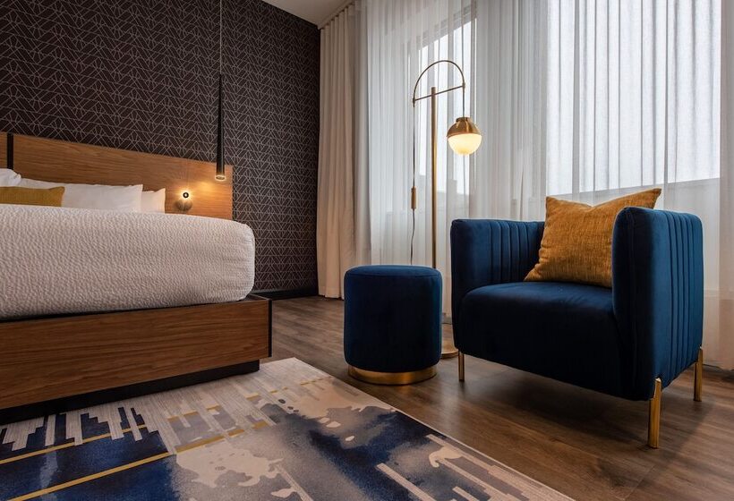 Royal William, Ascend Hotel Collection