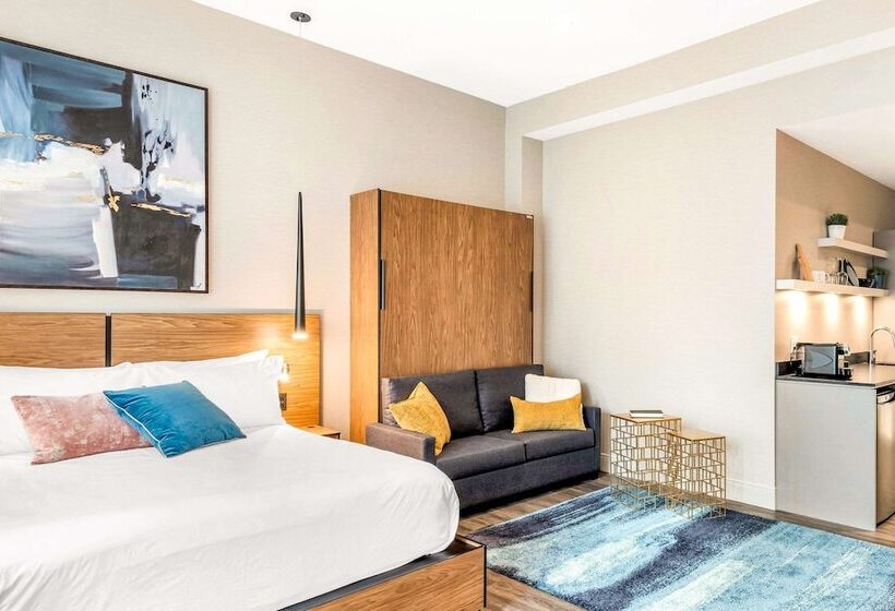 Royal William, Ascend Hotel Collection