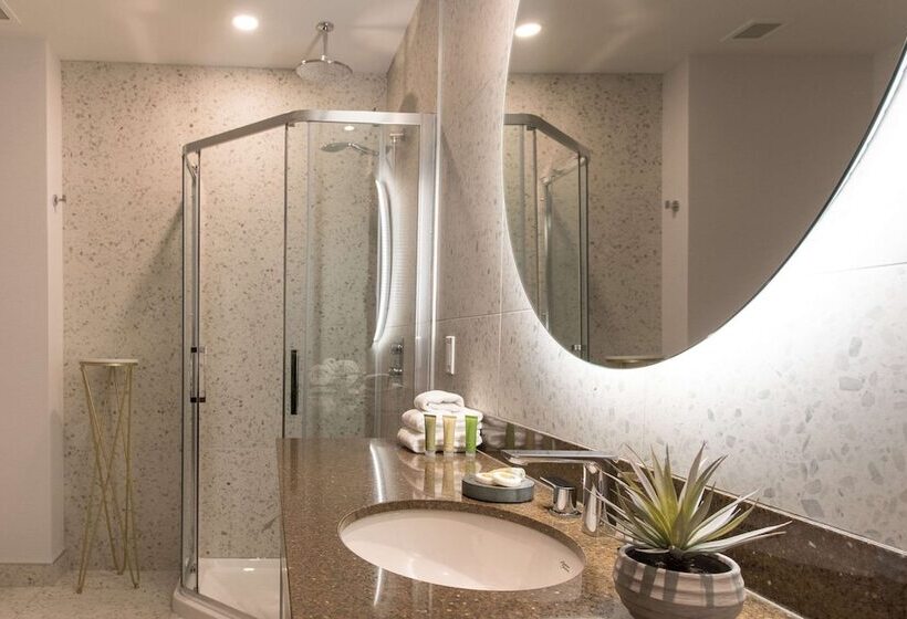 Royal William, Ascend Hotel Collection