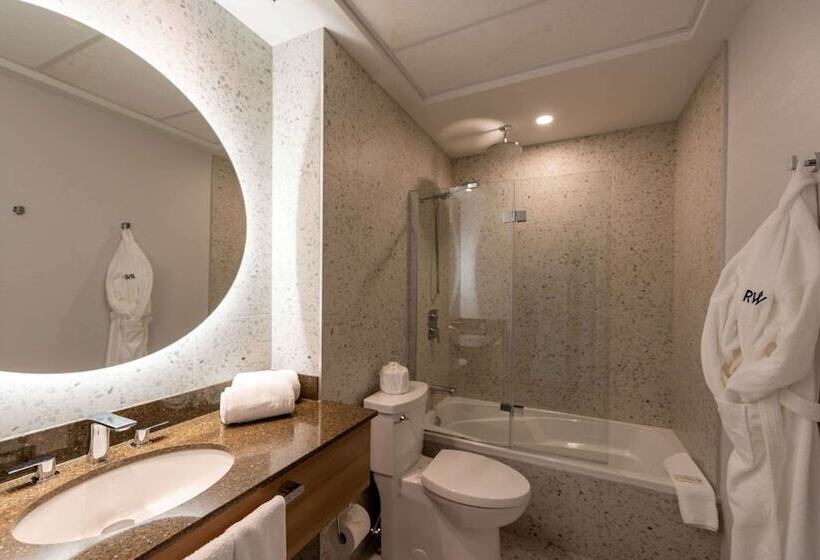 Royal William, Ascend Hotel Collection