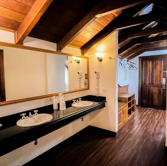 Отель Johnscher By Sj   San Juan Curitiba