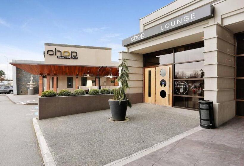 Sandman Signature Vancouver Airport Hotel & Resort