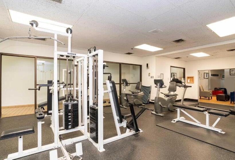 Sandman Signature Vancouver Airport Hotel & Resort