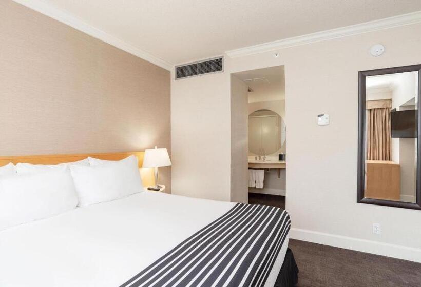 Sandman Signature Vancouver Airport Hotel & Resort