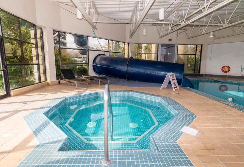 Sandman Signature Vancouver Airport Hotel & Resort