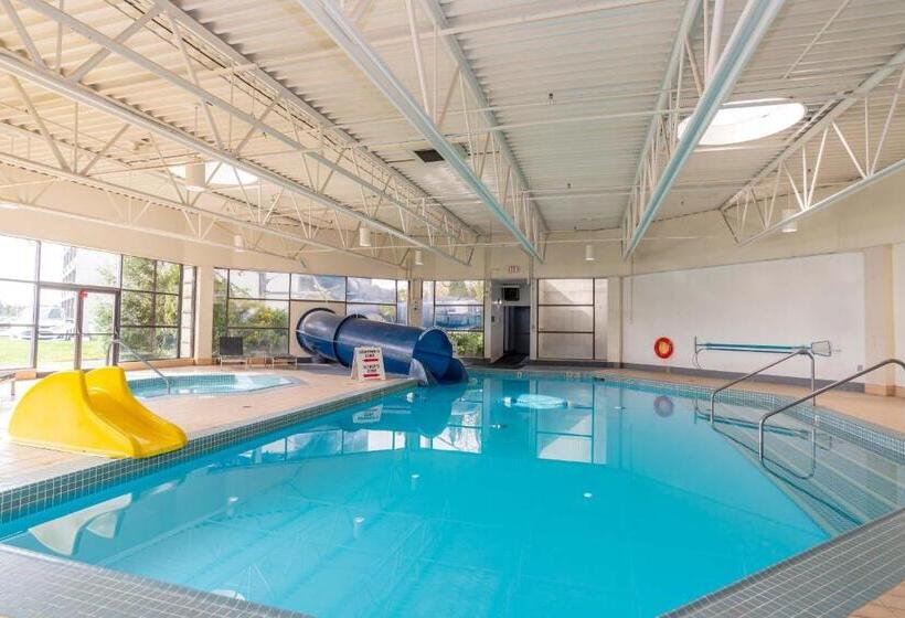 Sandman Signature Vancouver Airport Hotel & Resort