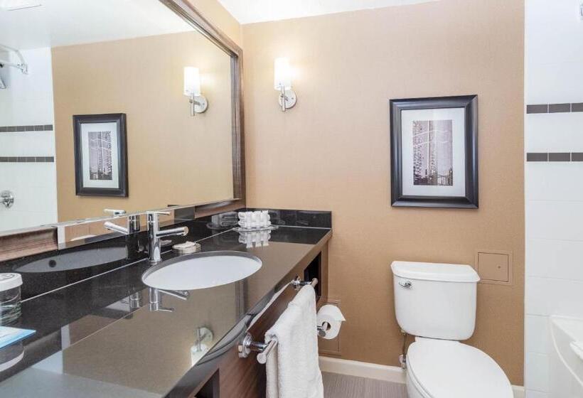 Sandman Signature Vancouver Airport Hotel & Resort