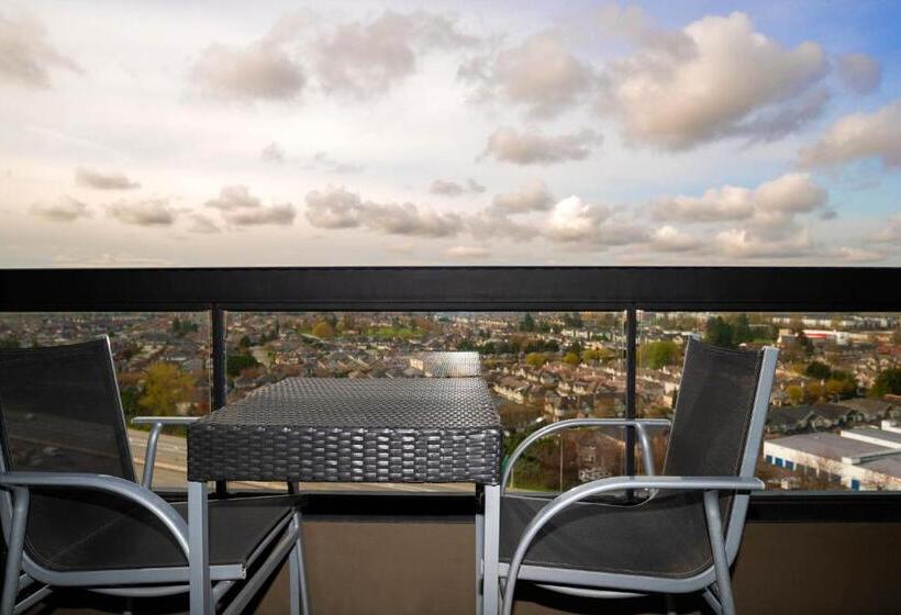 Sandman Signature Vancouver Airport Hotel & Resort