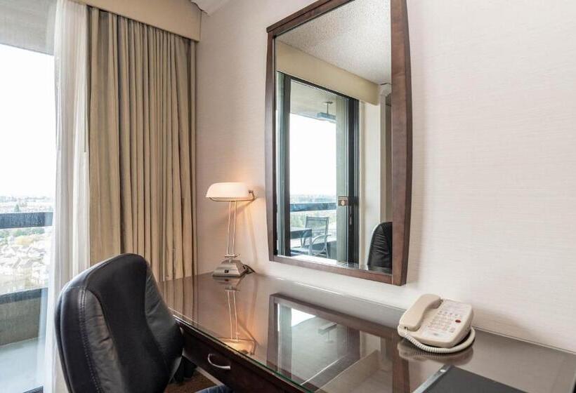 Sandman Signature Vancouver Airport Hotel & Resort