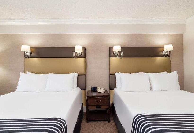 Sandman Signature Vancouver Airport Hotel & Resort