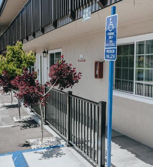 فندق Sea Air Inn & Suites   Downtown   Restaurant Row