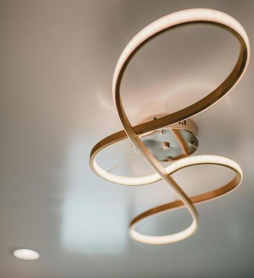 فندق Sea Air Inn & Suites   Downtown   Restaurant Row