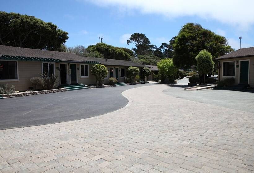 בית מלון כפרי Sea Breeze Inn  Pacific Grove