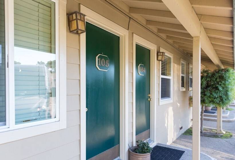 فندق Sea Breeze Inn  Pacific Grove