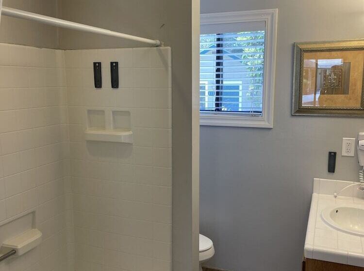 בית מלון כפרי Sea Breeze Inn  Pacific Grove