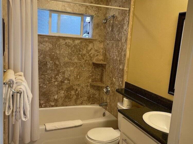 فندق Sea Breeze Inn  Pacific Grove