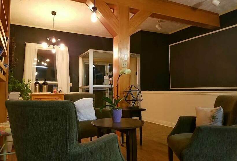 호텔 Silverwood Inn & Suites