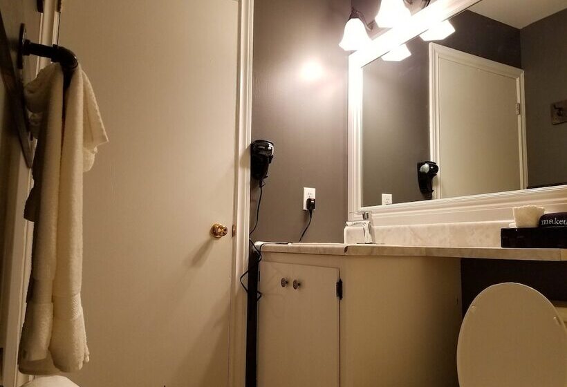 호텔 Silverwood Inn & Suites