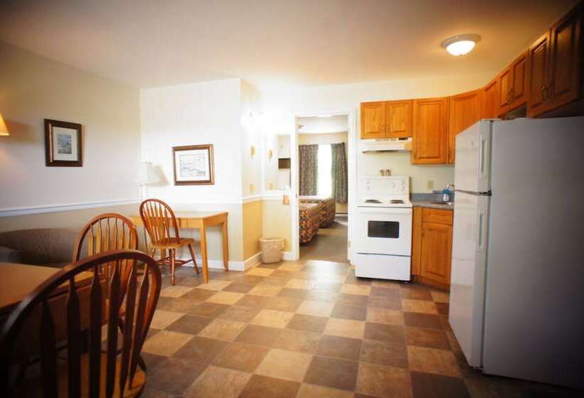 호텔 Silverwood Inn & Suites