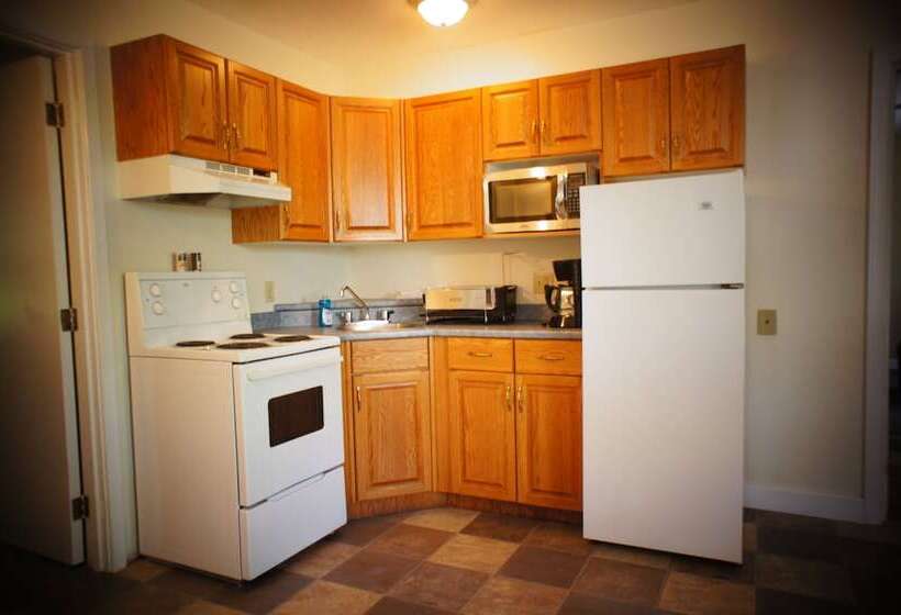 ホテル Silverwood Inn & Suites