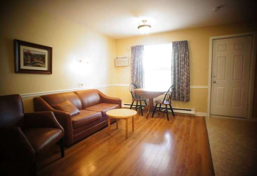 Отель Silverwood Inn & Suites