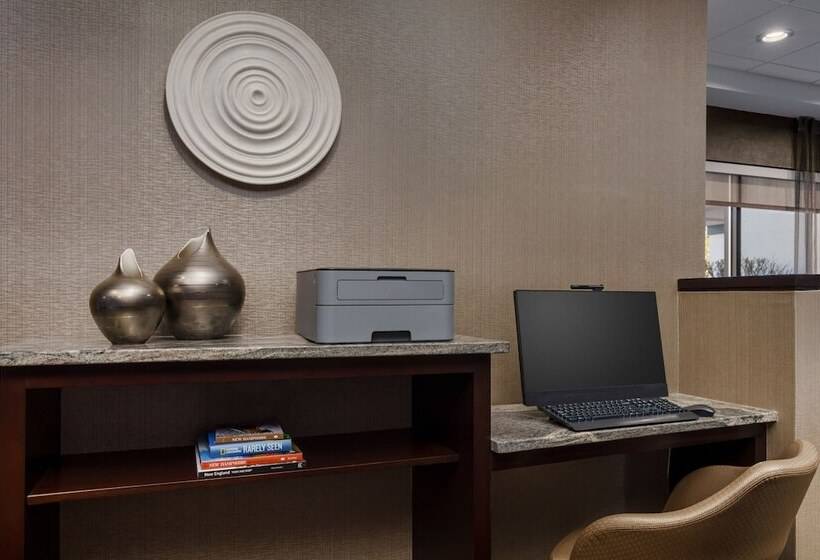 هتل Springhill Suites Manchesterboston Regional Airport