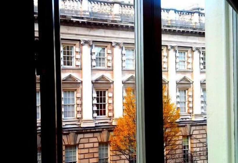 בית מלון כפרי Ten Square