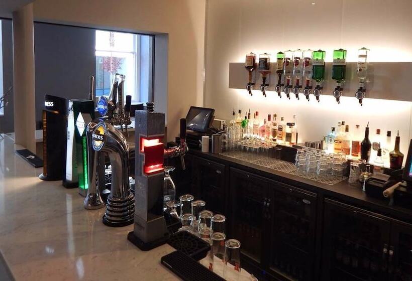 בית מלון כפרי Ten Square