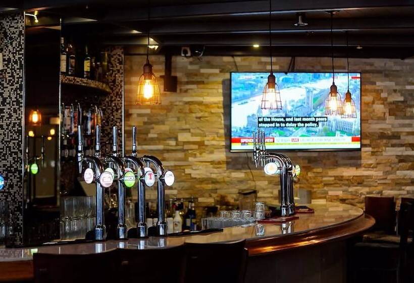 בית מלון כפרי Ten Square