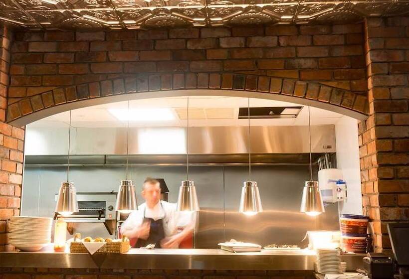 בית מלון כפרי Ten Square