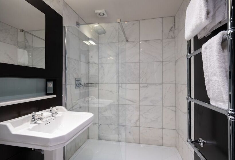 בית מלון כפרי Ten Square