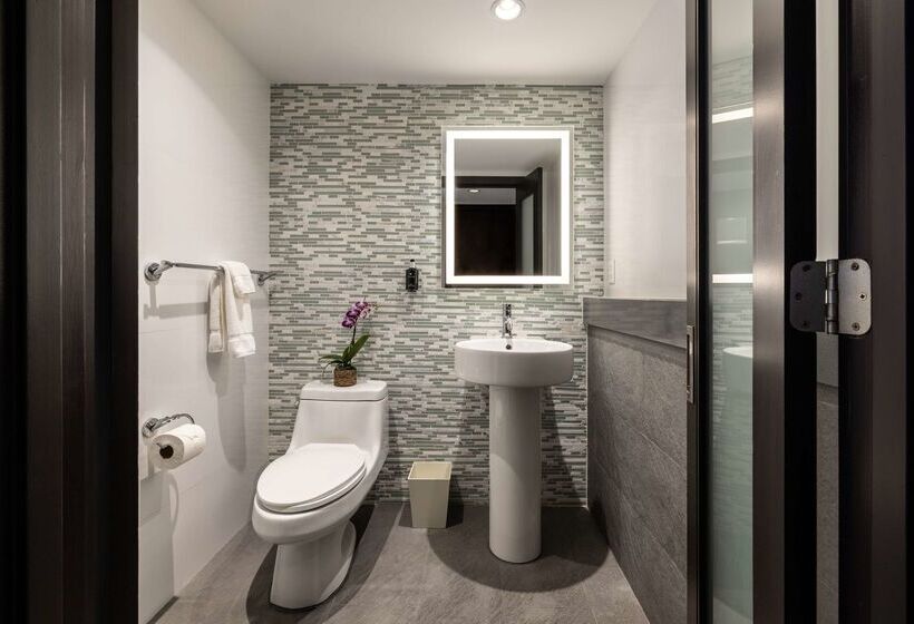 The Palms Hotel & Spa