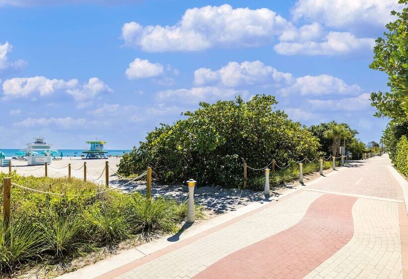 The Palms Hotel & Spa