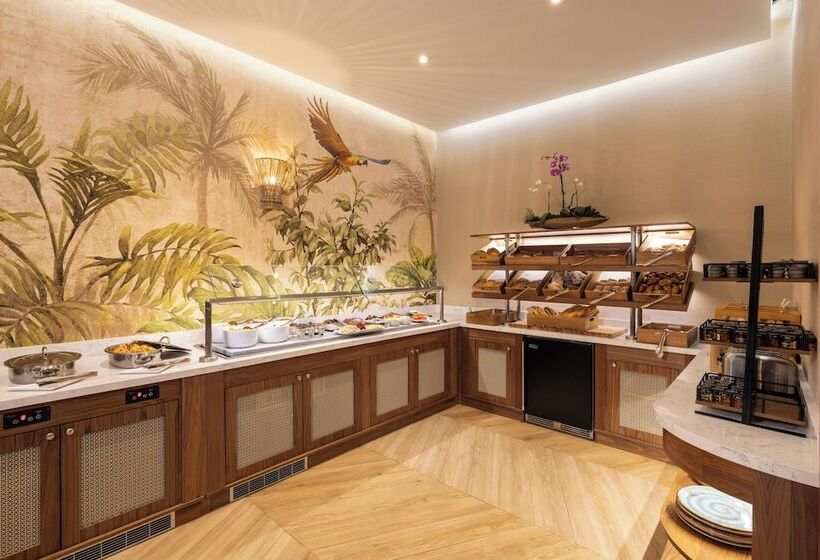 The Palms Hotel & Spa