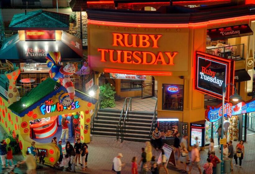 酒店 Travelodge By Wyndham Niagara Falls At The Falls