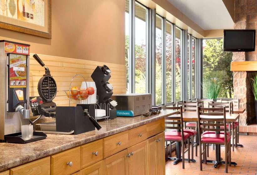 فندق Travelodge By Wyndham North Bay Lakeshore