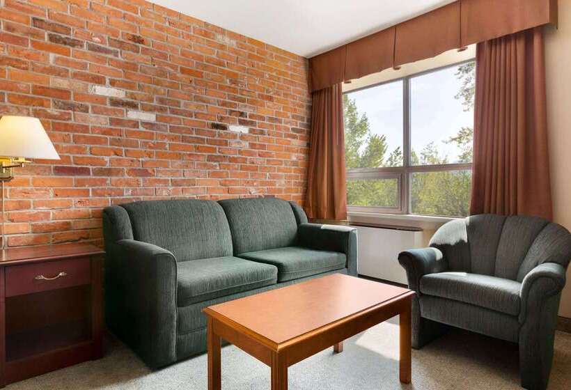 فندق Travelodge By Wyndham North Bay Lakeshore