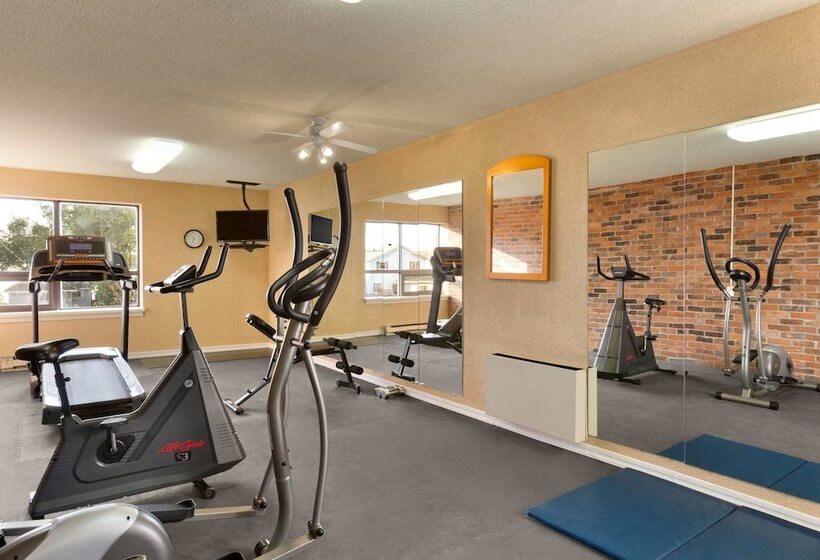 فندق Travelodge By Wyndham North Bay Lakeshore